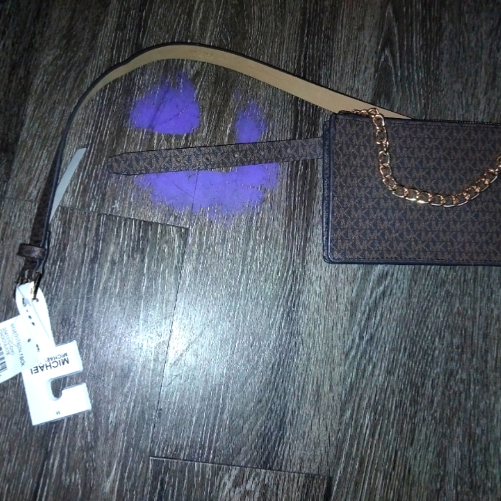Bnwt MICHAEL KORS belt with side pouch